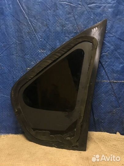 Стекло кузова глухое заднее левое Renault Symbol 2