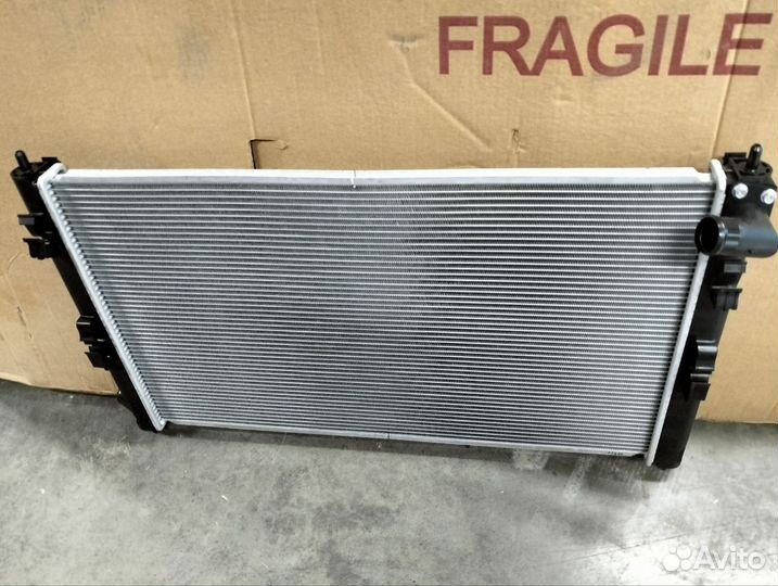 Радиатор охлаждения Пежо 4007 1330t2