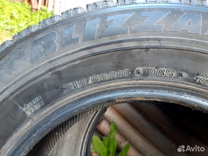 Bridgestone Blizzak VRX 215/65 R16 98S