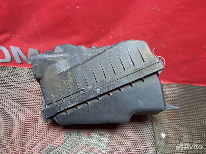 Корпус воздушного фильтра toyota avensis ST220