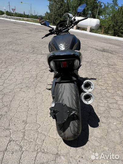 Ducati Diavel Carbon