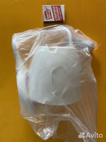 Чудесная новая настольная лампа с подставкой