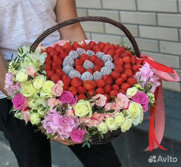 Подарок на 8 марта, цветы, тюльпаны