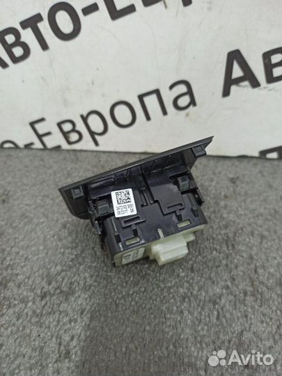 Кнопка стеклоподъемника Mercedes-Benz C-Class 205