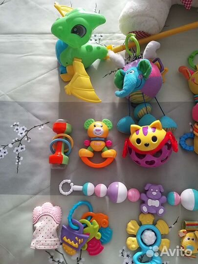 Погремушки, игрушки, прорезыватели