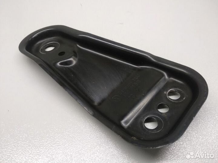 Кронштейн передний правый Volkswagen Polo 5 1.6