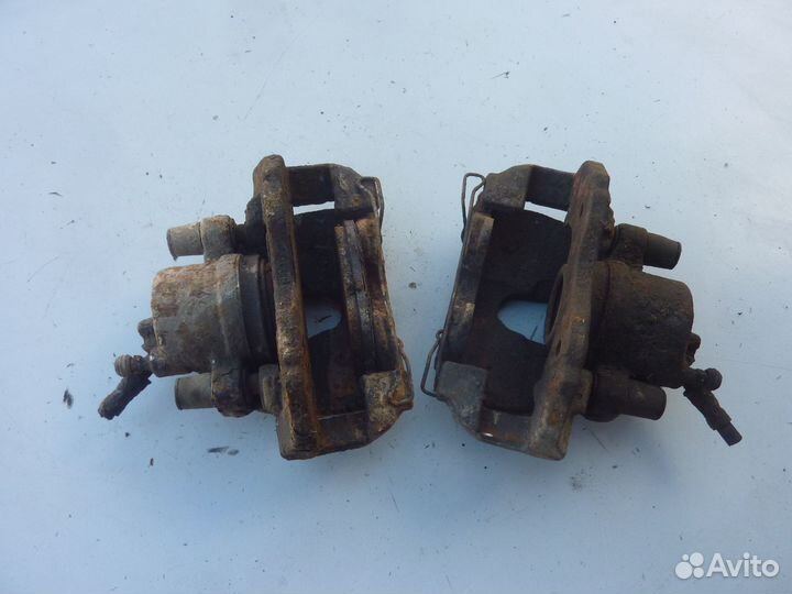 Суппорт передний левый правый Ford Focus 2