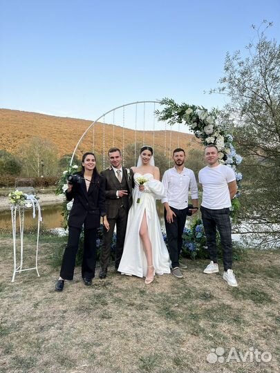 Диджей с оборудованием DJ