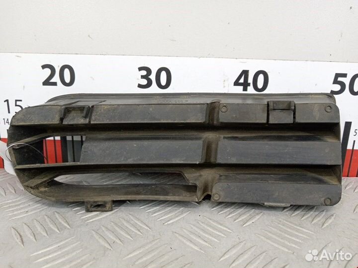Решетка (заглушка) в бампер левая Volkswagen Golf