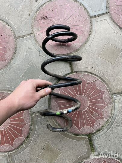 Пружина передняя tiguan 5N0411105AE