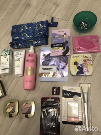 Набор косметики и другое пакетом