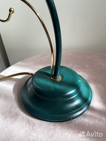 Итальянская металлическая настольная лампа