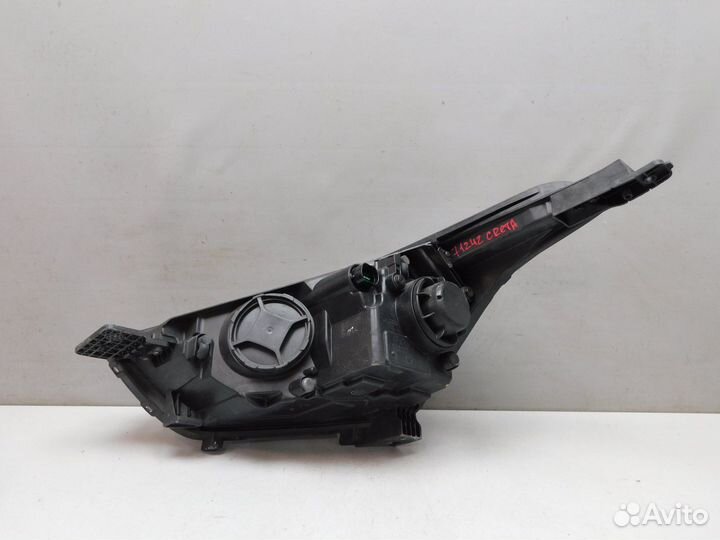 Фара правая Hyundai Creta 92102M0100