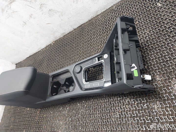 Консоль салона Volkswagen Taos, 2023