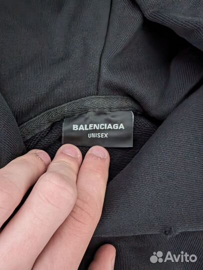 Худи Balenciaga be different на руках