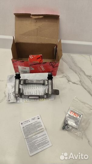 Скоба тормозного суппорта TRW BDA975