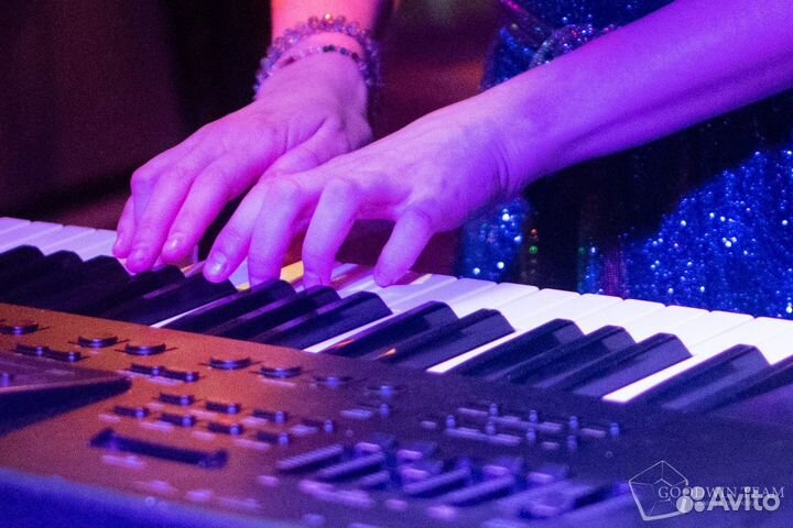 Преподаватель по эстрандному вокалу, фортепиано