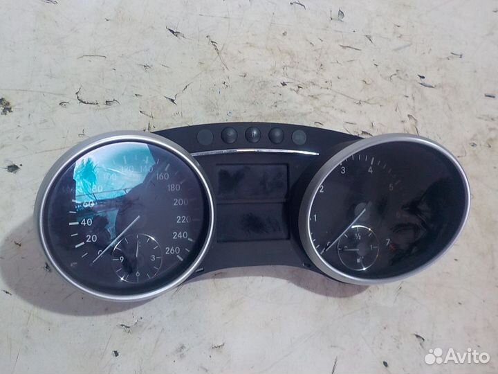 Панель приборов Mersedes ML W164