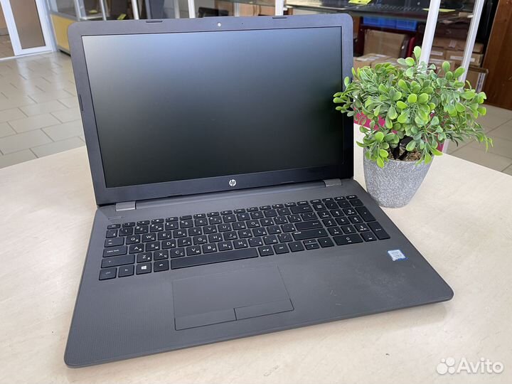 Ноутбук HP/Core i3-7Gen/8GB/R520/SSD