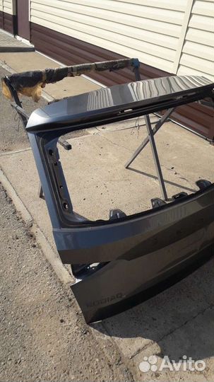 Skoda Kodiaq крышка багажника с деффектом