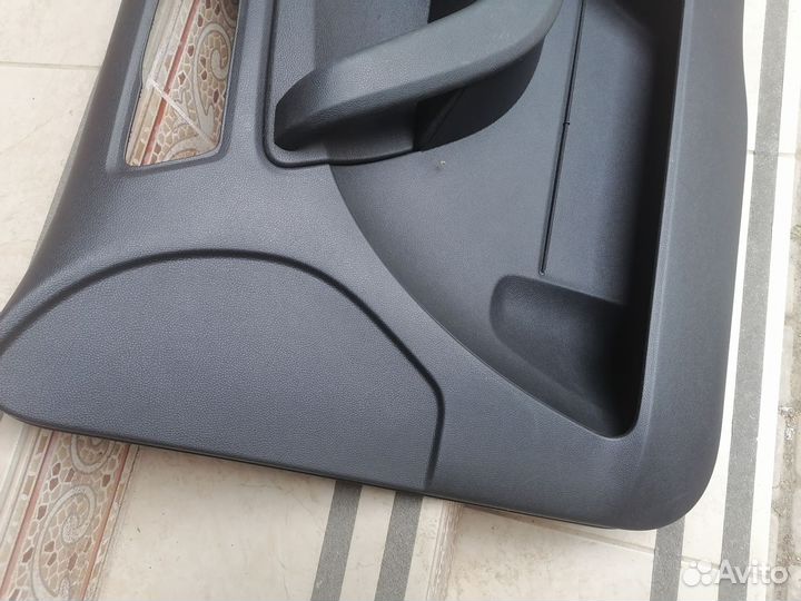 Обшивка двери передней правой Шкода Йети