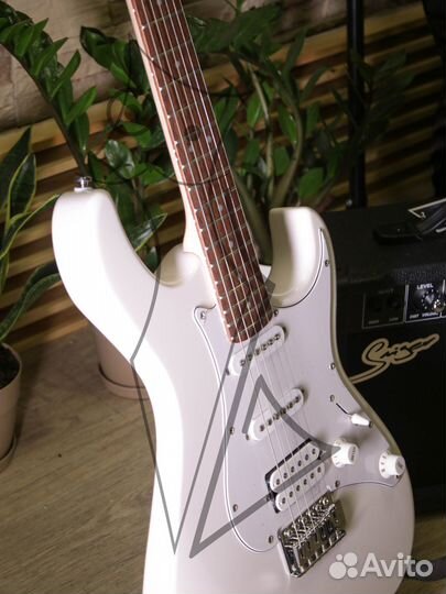 Электрогитара cort розовая + (Аксессуары)