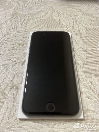 iPhone 8, 64 ГБ