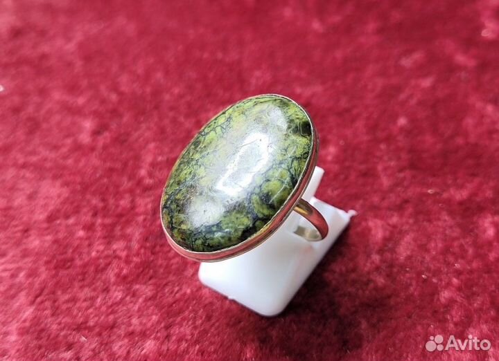Кольцо массивное камень Змеевик