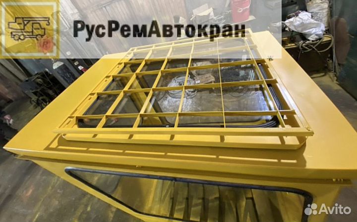 Кабина автокрановщика кс-55713 25 т. Галичанин