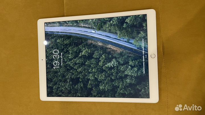 iPad Pro 12,9 1 поколения и Apple Pencil 1