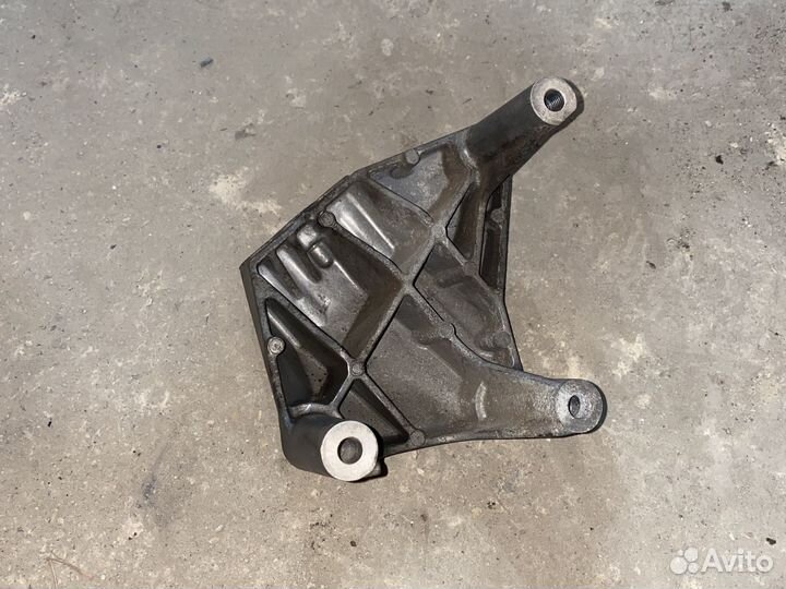 Кранштейн 13226751 Opel Z14XEP