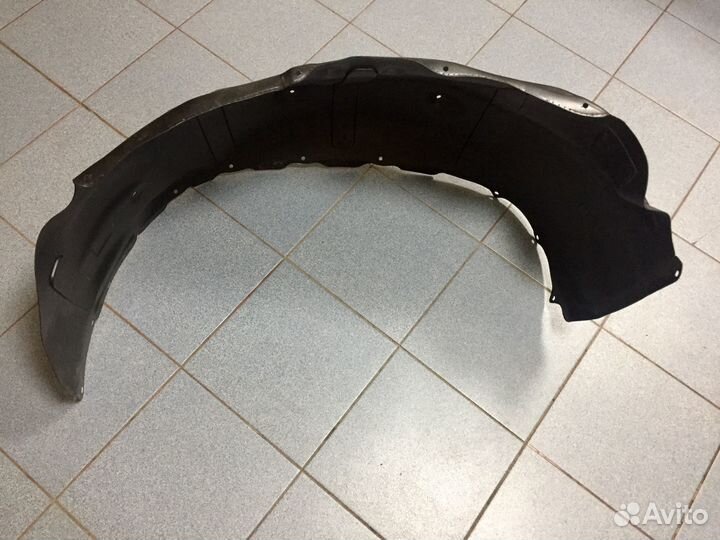 Подкрылок передний левый Mitsubishi Pajero Sport
