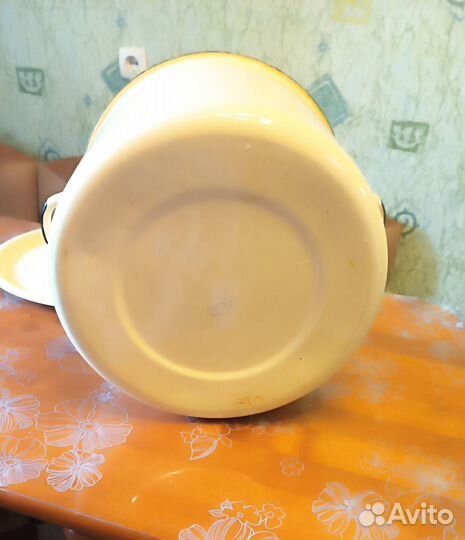 Кастрюля эмалированная