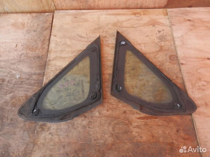 Стекло кузова форточка Toyota Auris ZRE154