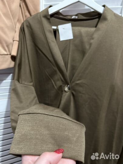 Два костюма женских размер 50
