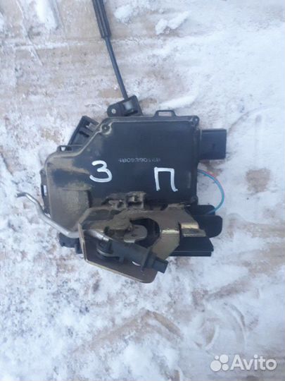 Замок задний правый audi a6/c5 ауди а6с5