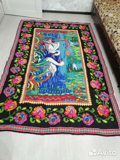 Ковёр вышитый