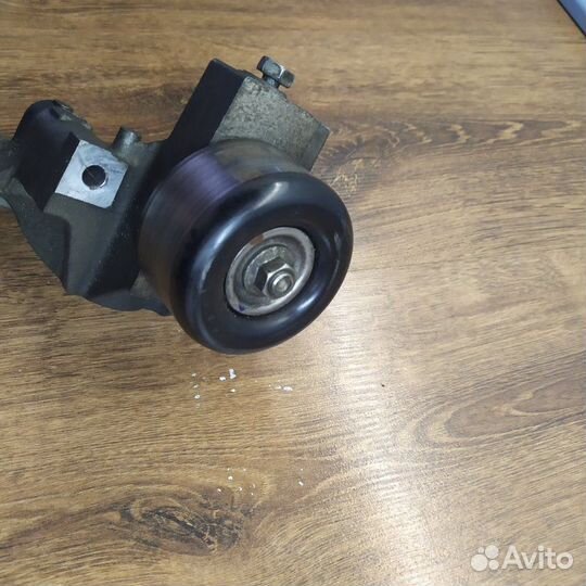 Кронштейн натяжного ролика Nissan Note хэтчбек