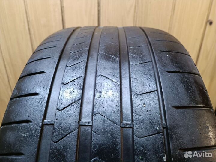 Pirelli P Zero 255/35 R20
