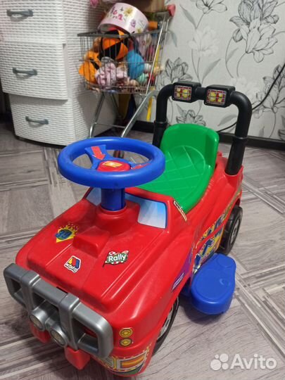 Машинка каталка толокар с ручкой и ограничителем