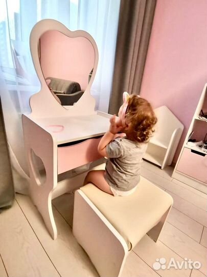 Туалетный столик / детский / макияжный