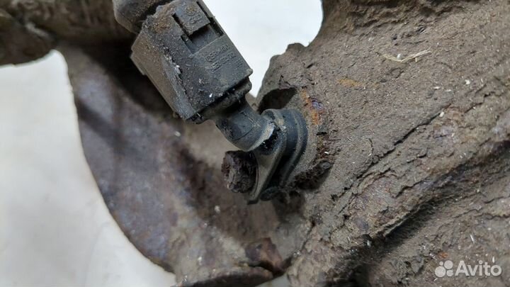 Ступица (кулак, цапфа) левая передняя Volkswagen Golf 7