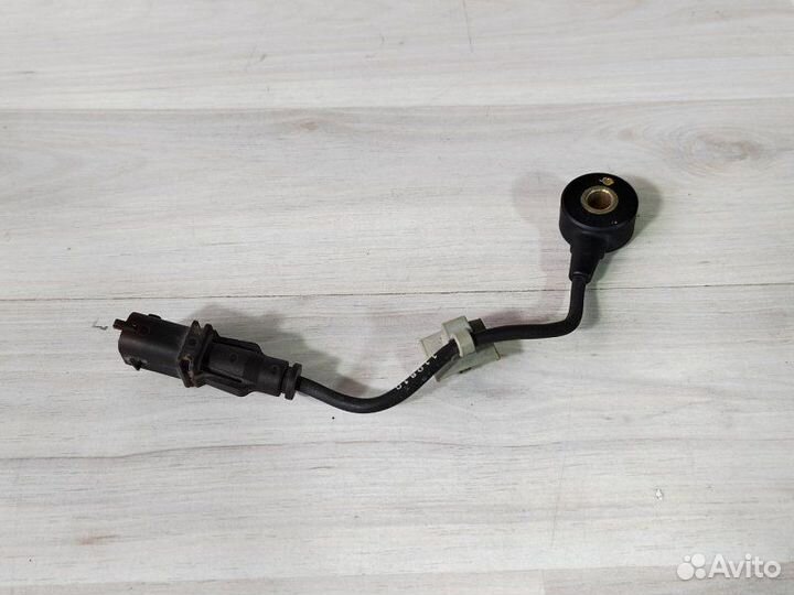 Датчик детонации Opel Astra J A16XER 2010