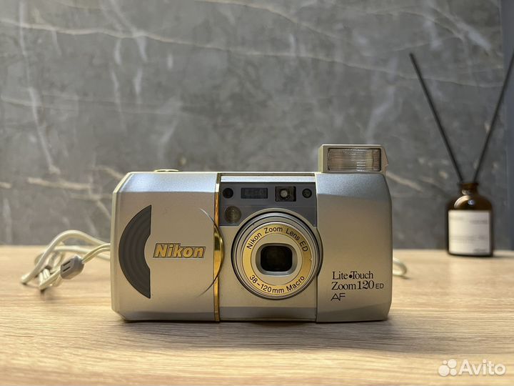 Пленочный фотоаппарат Nikon Lite Touch Zoom 120ED