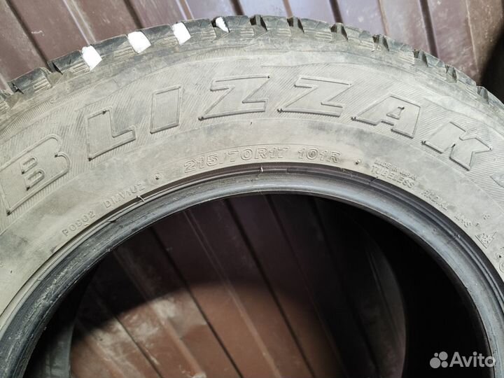 Bridgestone Blizzak DM-V2 215/70 R17