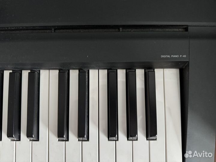 Цифровое пианино Yamaha P-45 + стойка, чехол Отлич