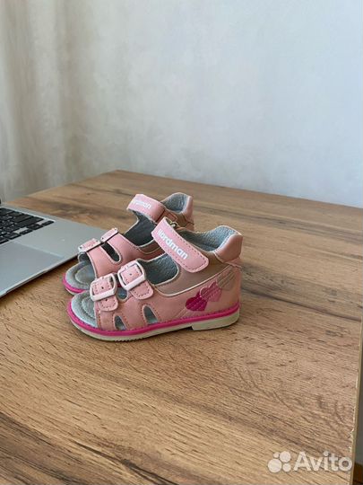 Сандалии для девочки