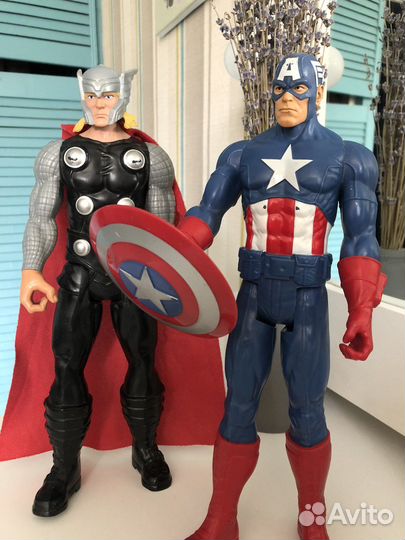 Фигурки Тор и Капитан Америка