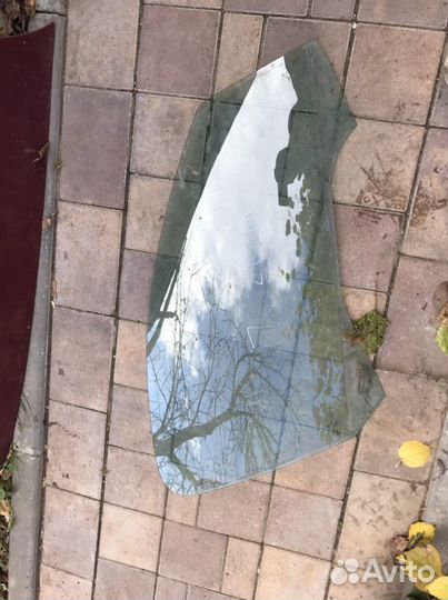 Peugeot 206 переднее правое стекло