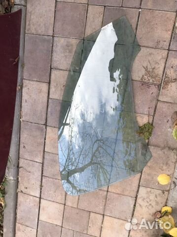 Peugeot 206 переднее правое стекло